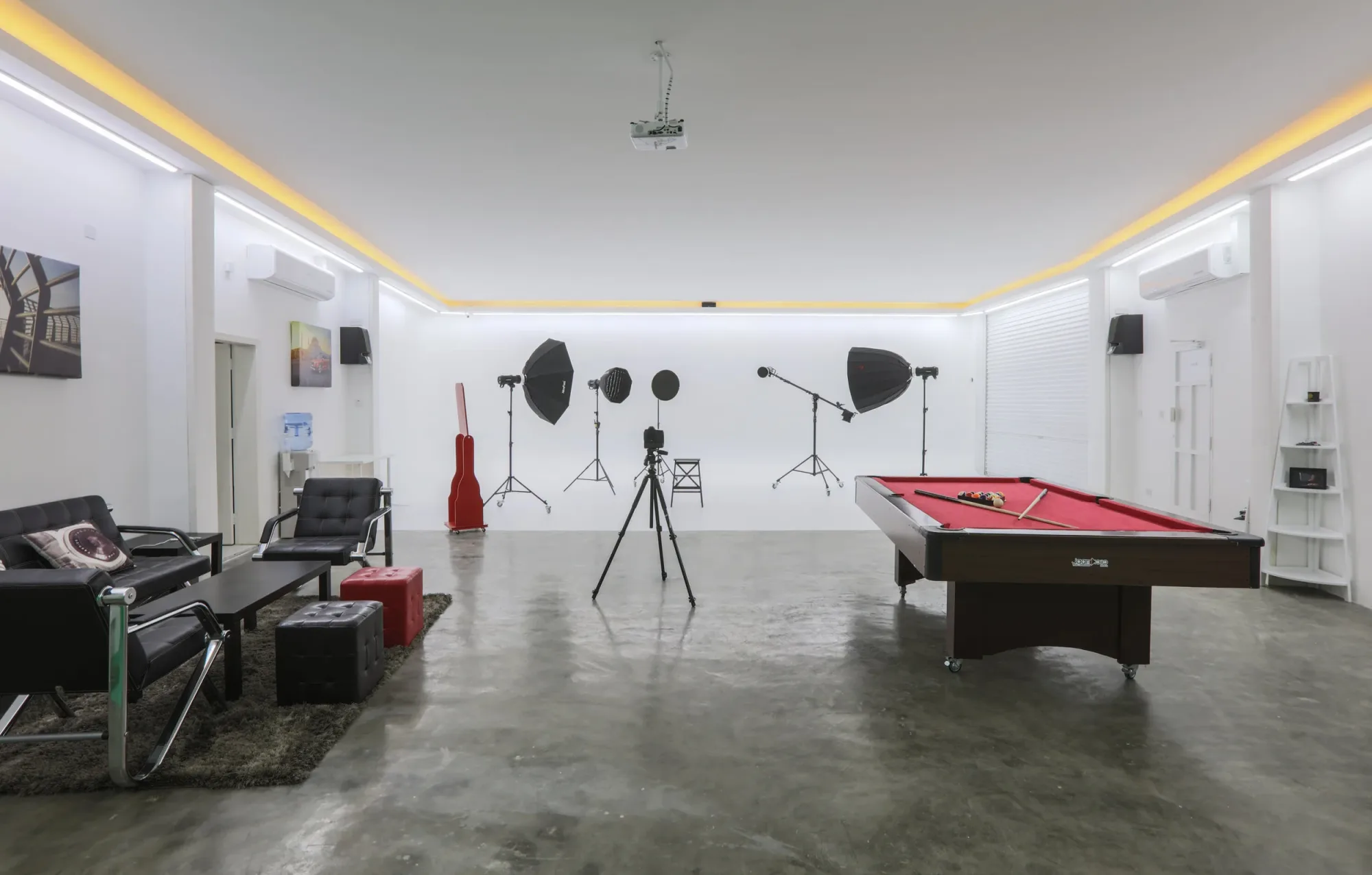 Main Studio (130 sqm)
