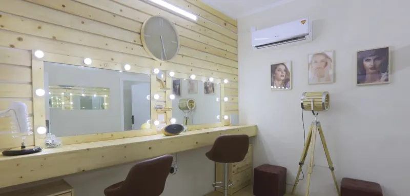 Main Studio (130 sqm)